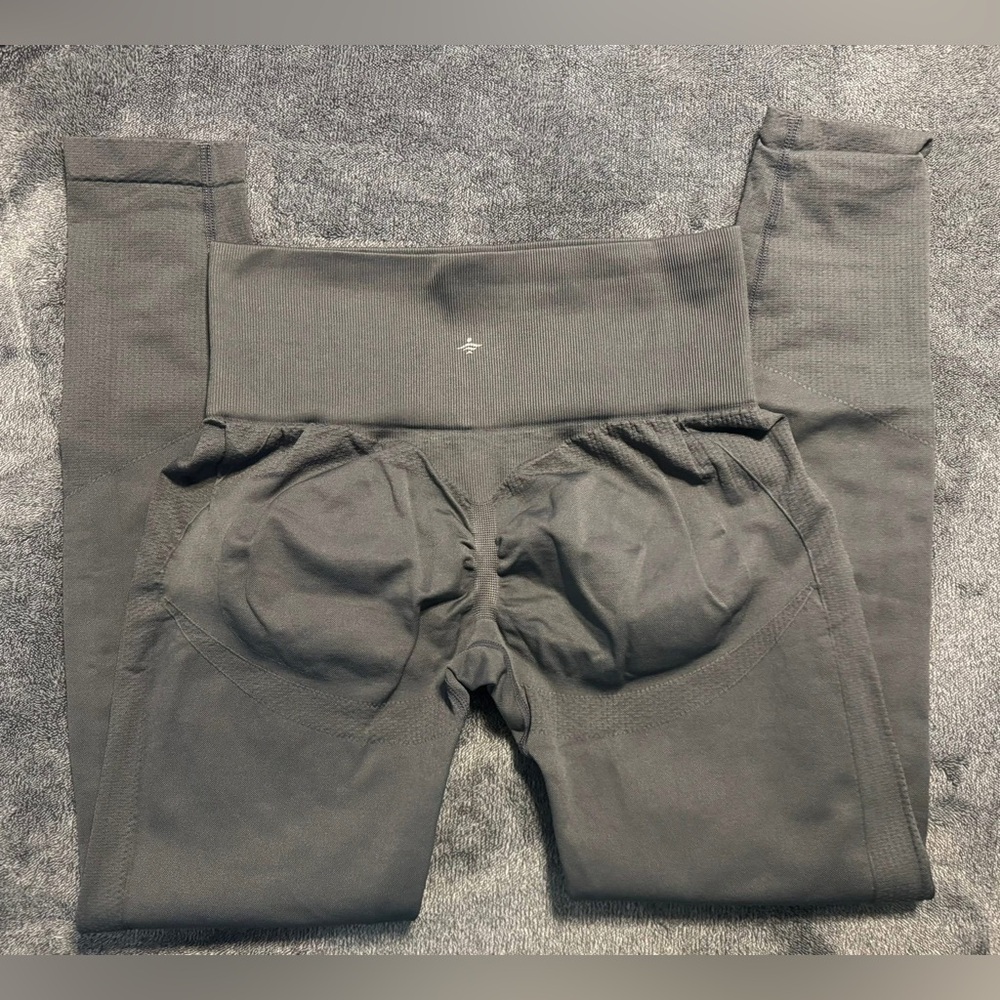 Halara Gray ButtLifting, Seamless front Leggings